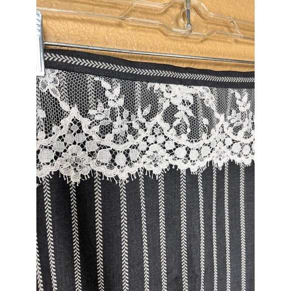 Escada Wool Blend Pencil Skirt with Lace Accent, Size 46 (XL) - Picture 3 of 9